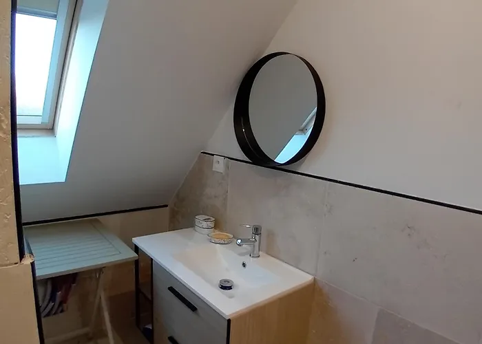 Chez Particulier בית אירוח *